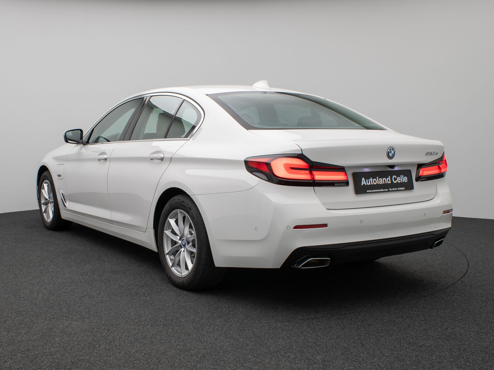 Fahrzeugabbildung BMW 520e Glasdach Kamera DAB H/K DispKey Sport Alarm