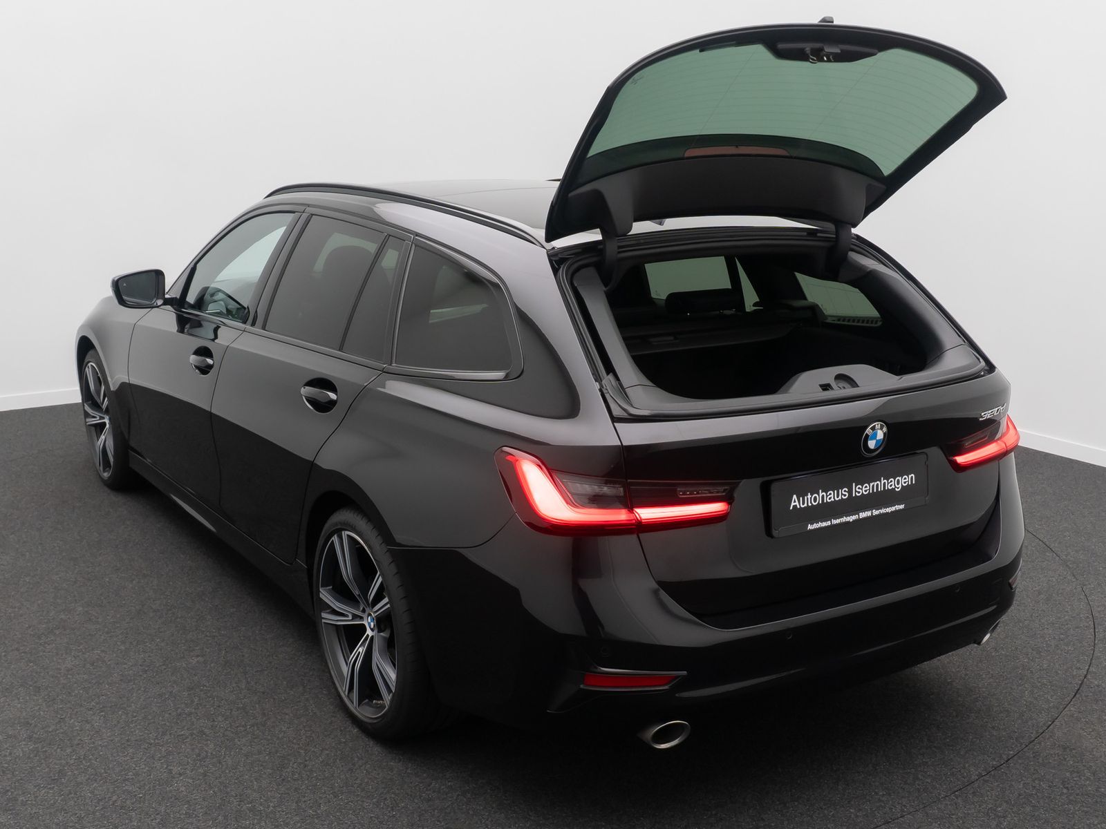 Fahrzeugabbildung BMW 320d ACC Alarm HUD DAB H/K Panoram Sportsitz 19"