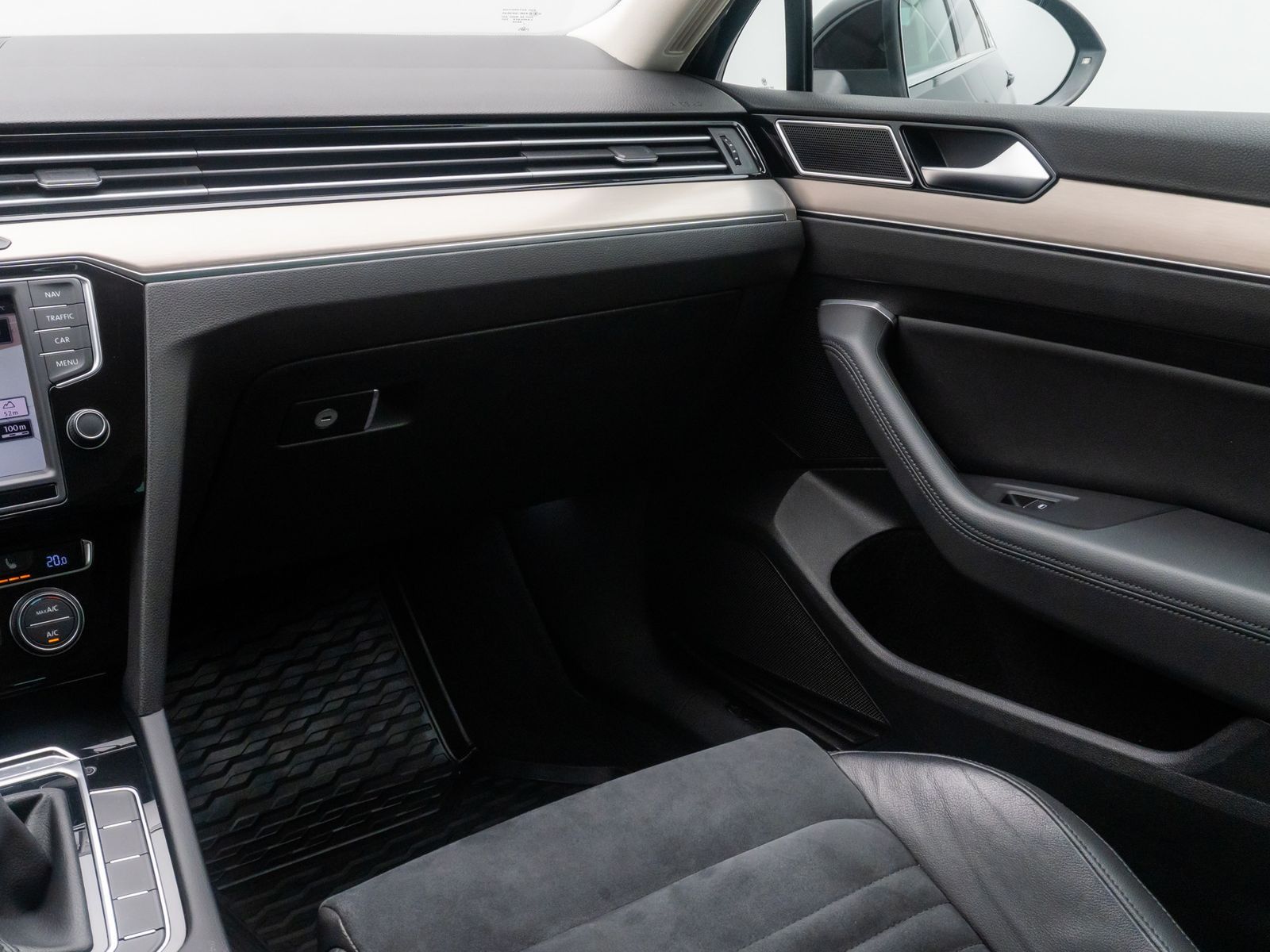 Fahrzeugabbildung Volkswagen Passat Variant 2.0 Highline PDC Massage AHK 18"
