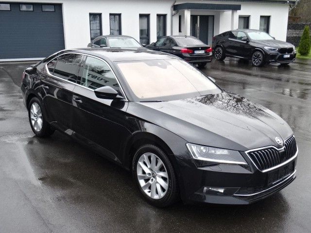 Skoda Superb Limo 2.0TDI,LEDER,NAV,LED,AUT,KAM,MEM,ACC