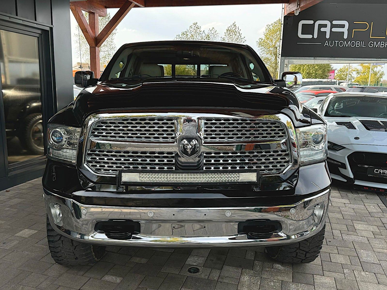 Fahrzeugabbildung Dodge RAM 5.7 V8 HEMI LARAMIE BODYLIFT 4x4 Unfallfrei