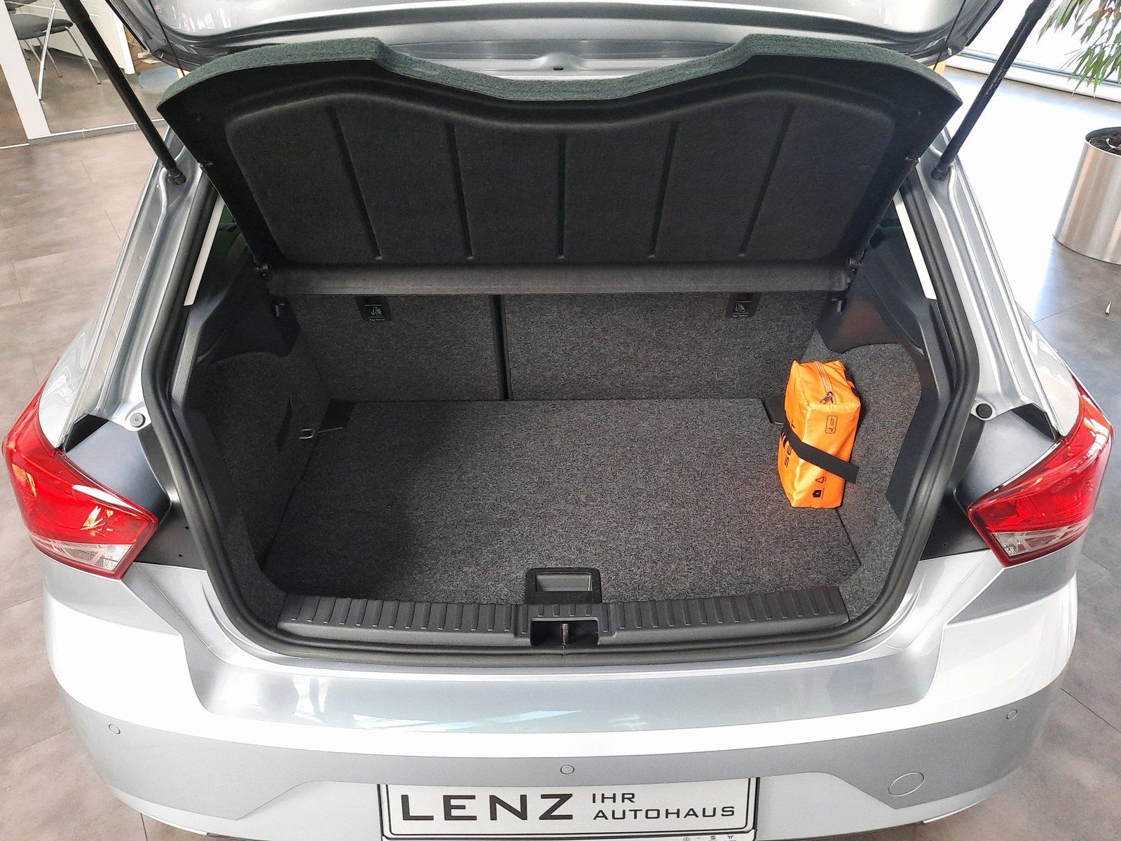 Fahrzeugabbildung SEAT Ibiza Style TSI *Navi*Cam*LED*Sitzhzg*Einparkh*