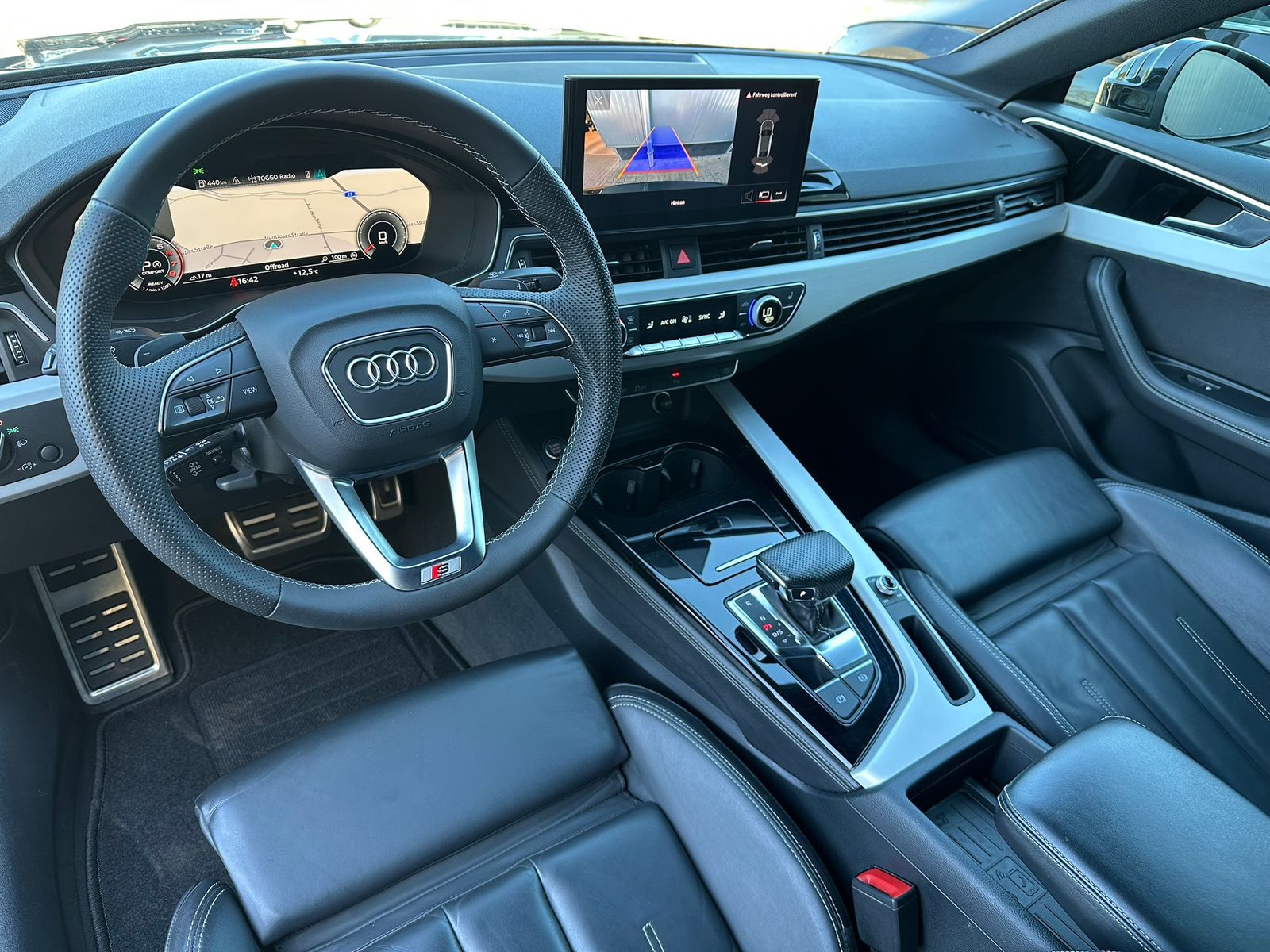 Fahrzeugabbildung Audi A5 SpB 40 TFSI S-Line Black NAV+MATRIX+VCOCK+KAM