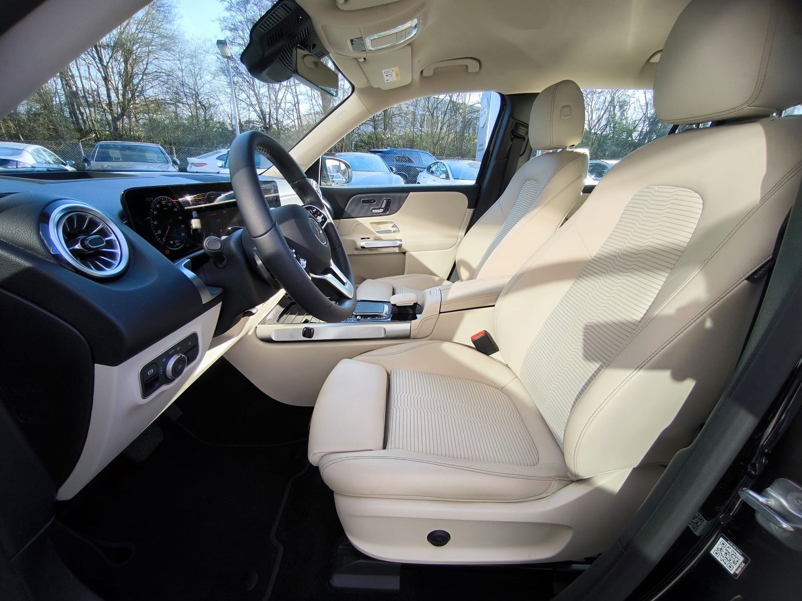 Fahrzeugabbildung Mercedes-Benz EQB EQB 250 Progres 7SI+WIDES+HEAD+LED+SHZ+KAM+