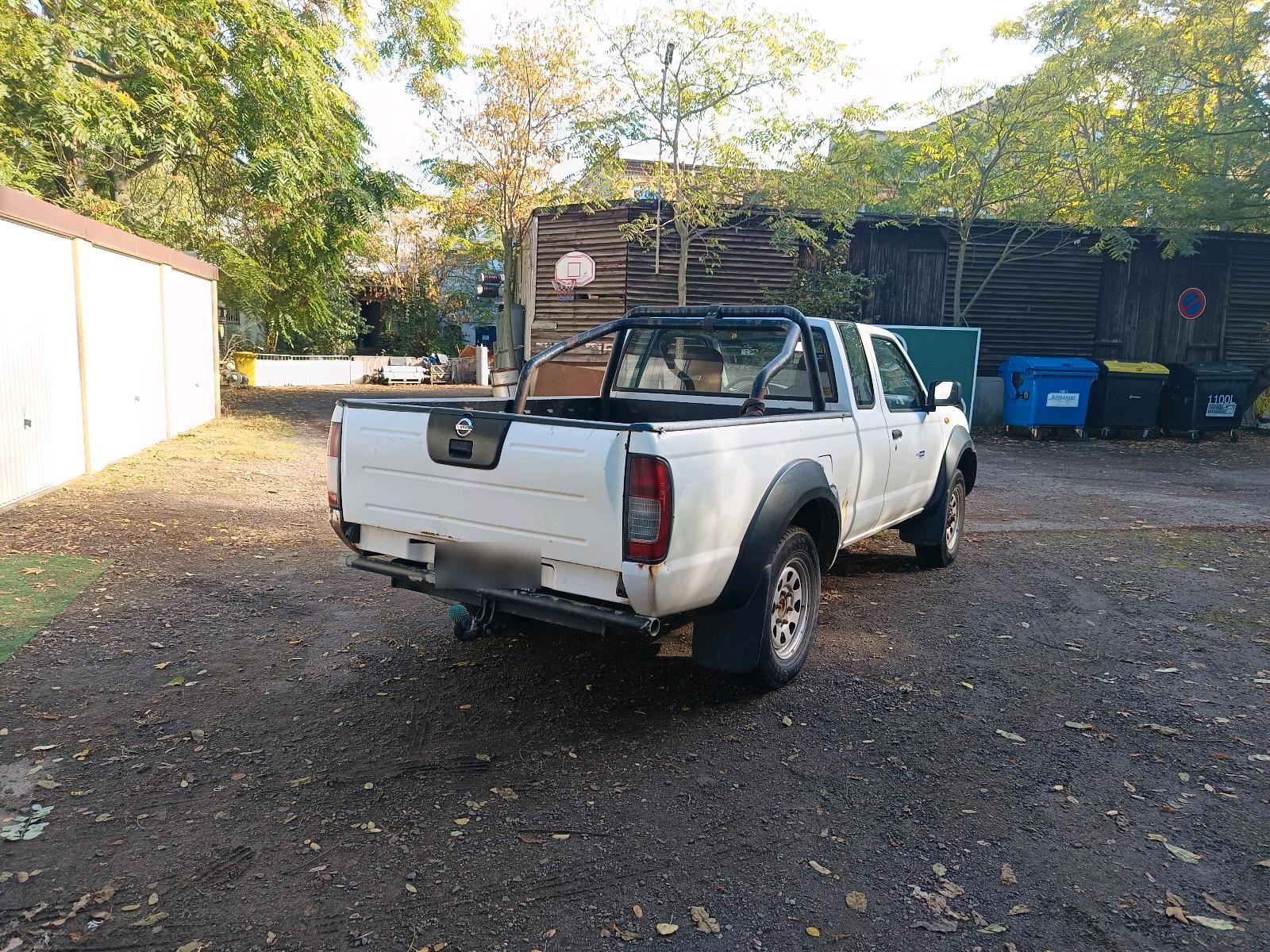 Nissan NP300 2011 — engine 133 HP (98kW)