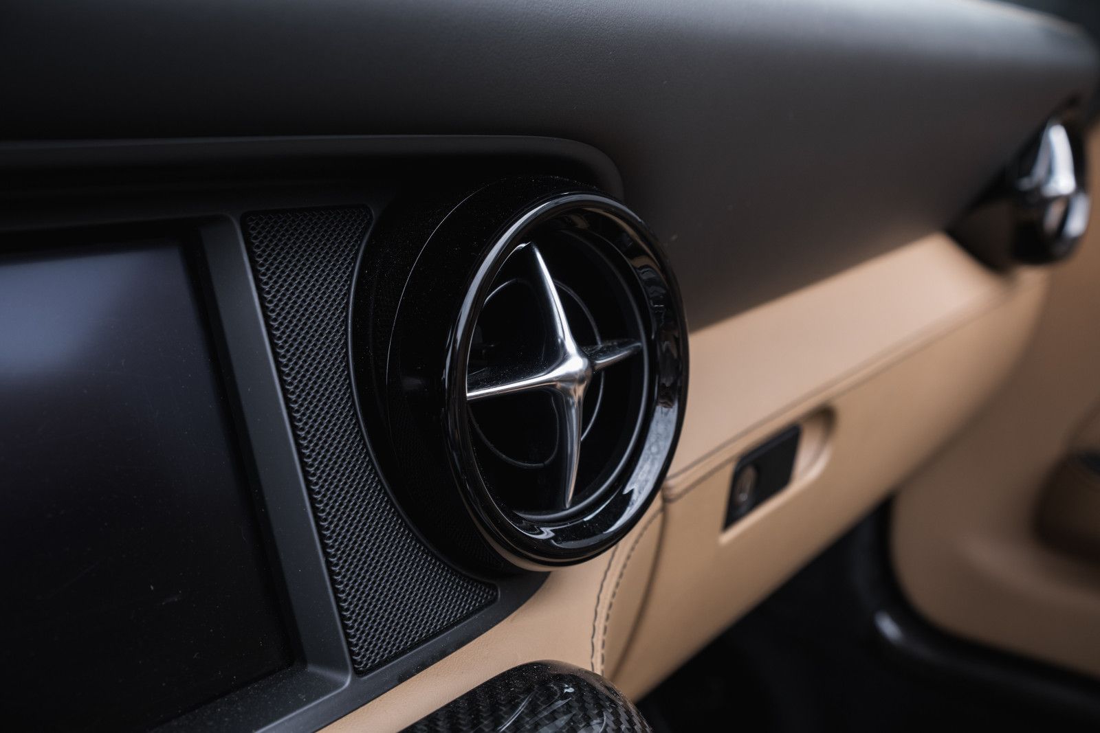 Fahrzeugabbildung Mercedes-Benz SLS AMG Roadster-Rückfahrkamera-Performance-Pak.