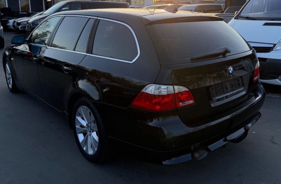 BMW 520 2005 — вигляд ззаду
