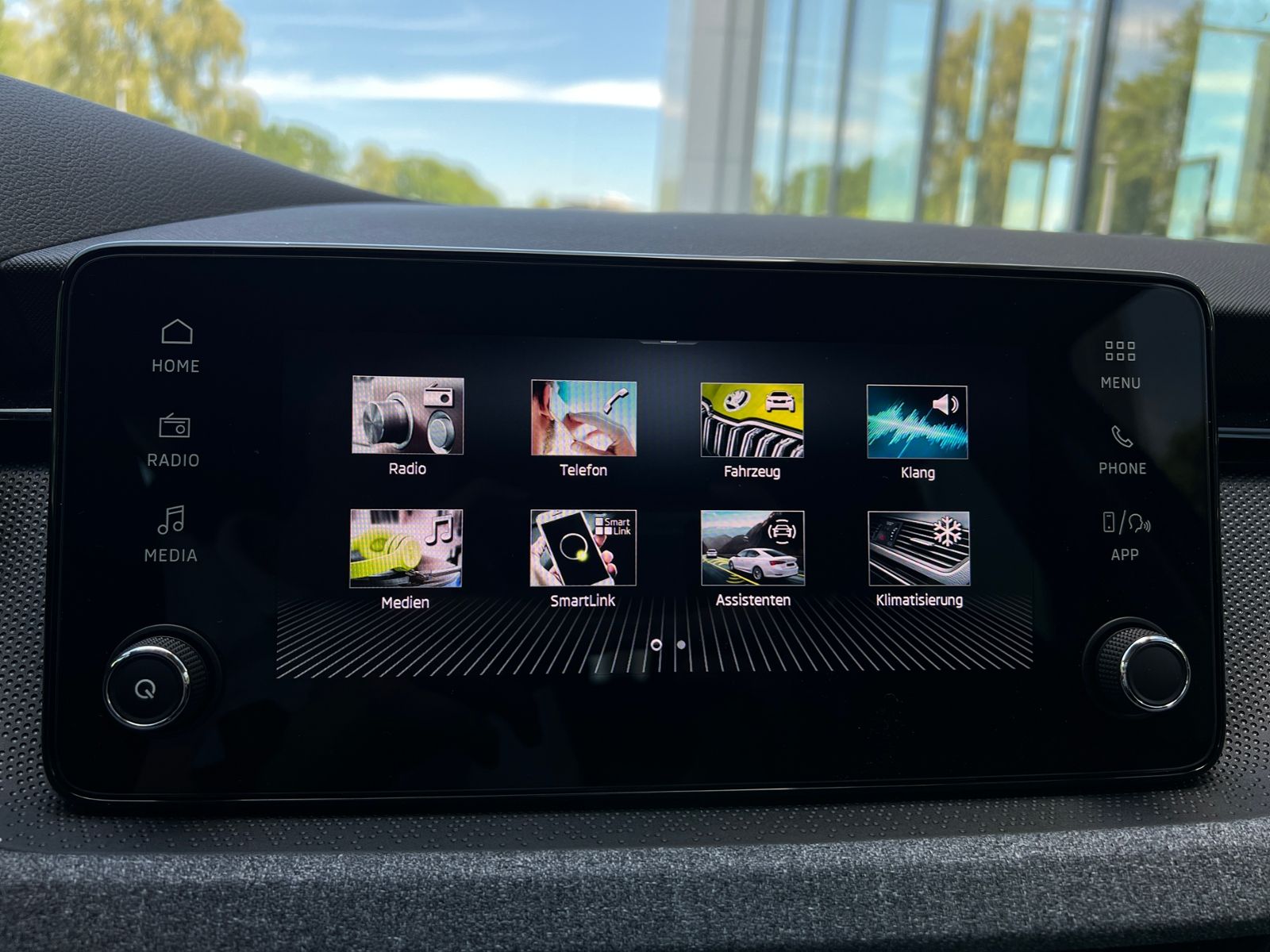 Fahrzeugabbildung SKODA Scala Drive 1.0 TSI *Black Paket, Vorb. AHK, LED
