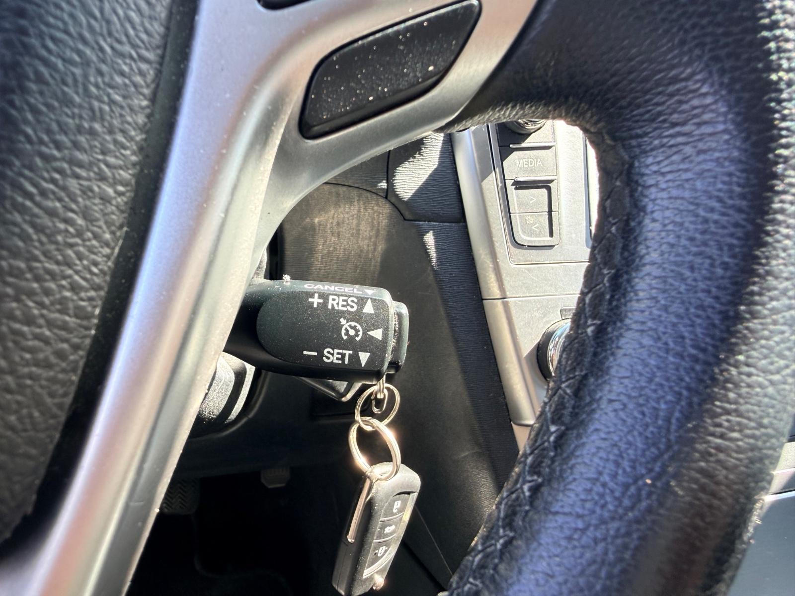 Toyota Avensis 2014 — photo 18
