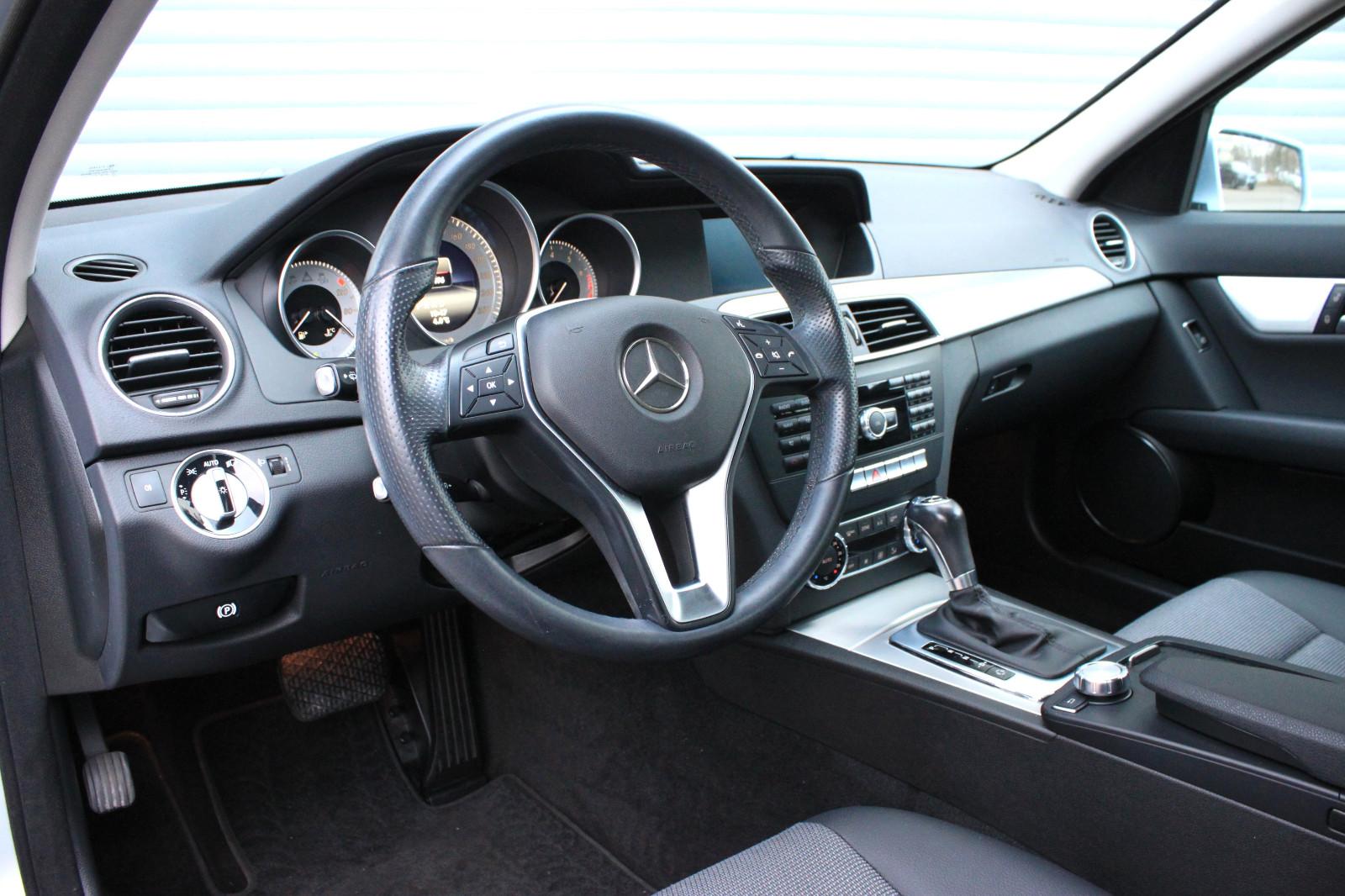 Mercedes-Benz C 180 AVANTGARDE  10x Service bei Mercedes-Benz