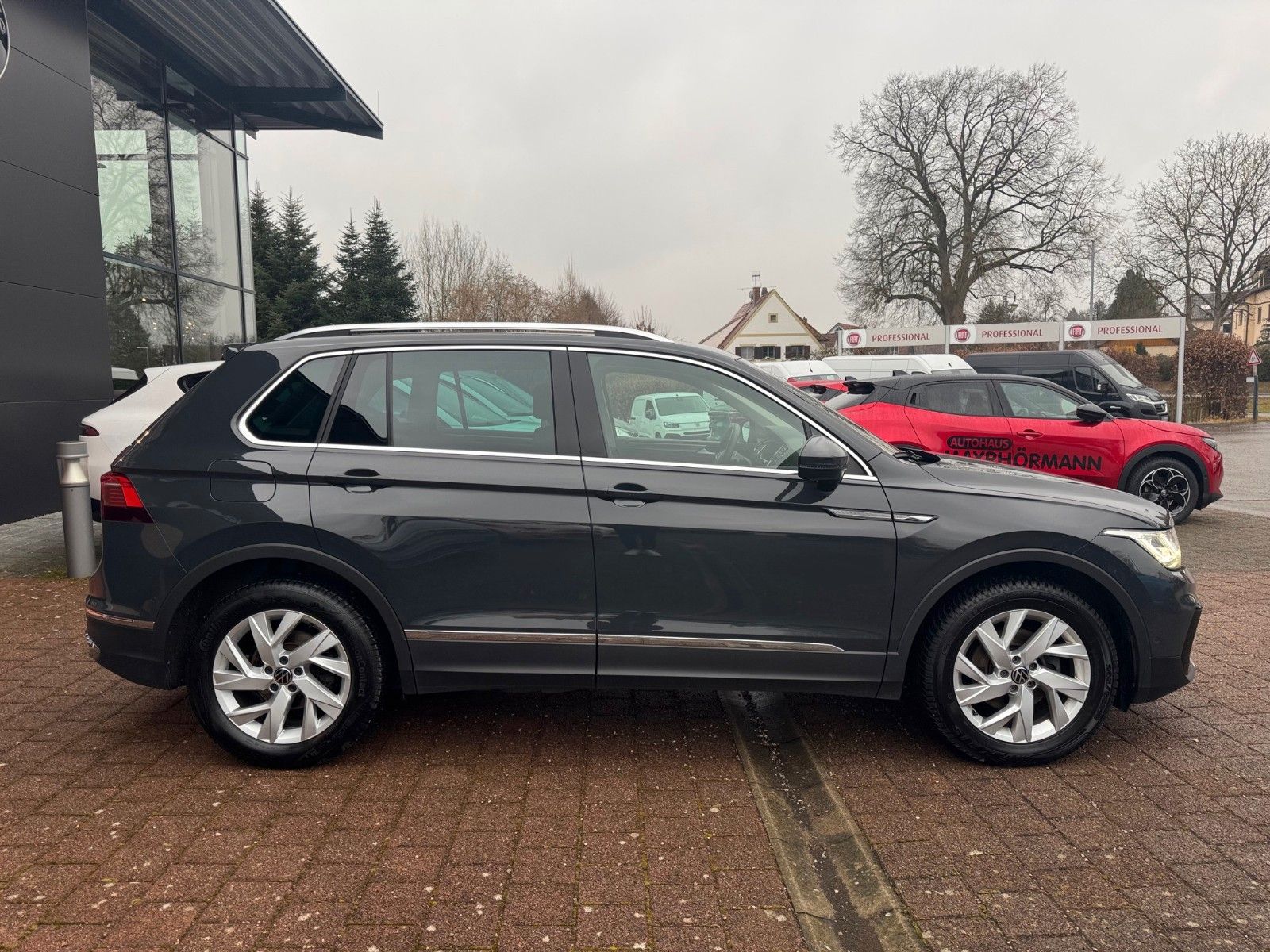 Fahrzeugabbildung Volkswagen Tiguan 2.0 Elegance Pano Ambiente Kamera Navi