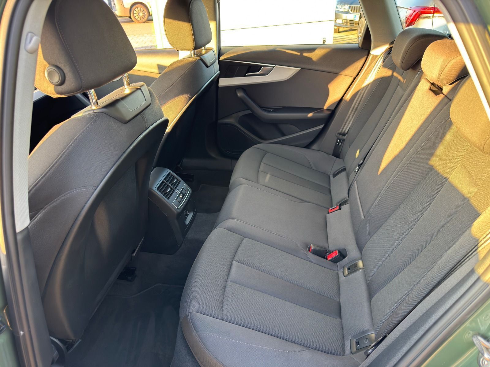 Fahrzeugabbildung Audi A4 Avant S line 204PS Stronic*LED*NAVI*Tour*Allw