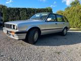 BMW e30 perfekte Zustand  318 Kombi 4x El.... - BMW 318 aus 1990