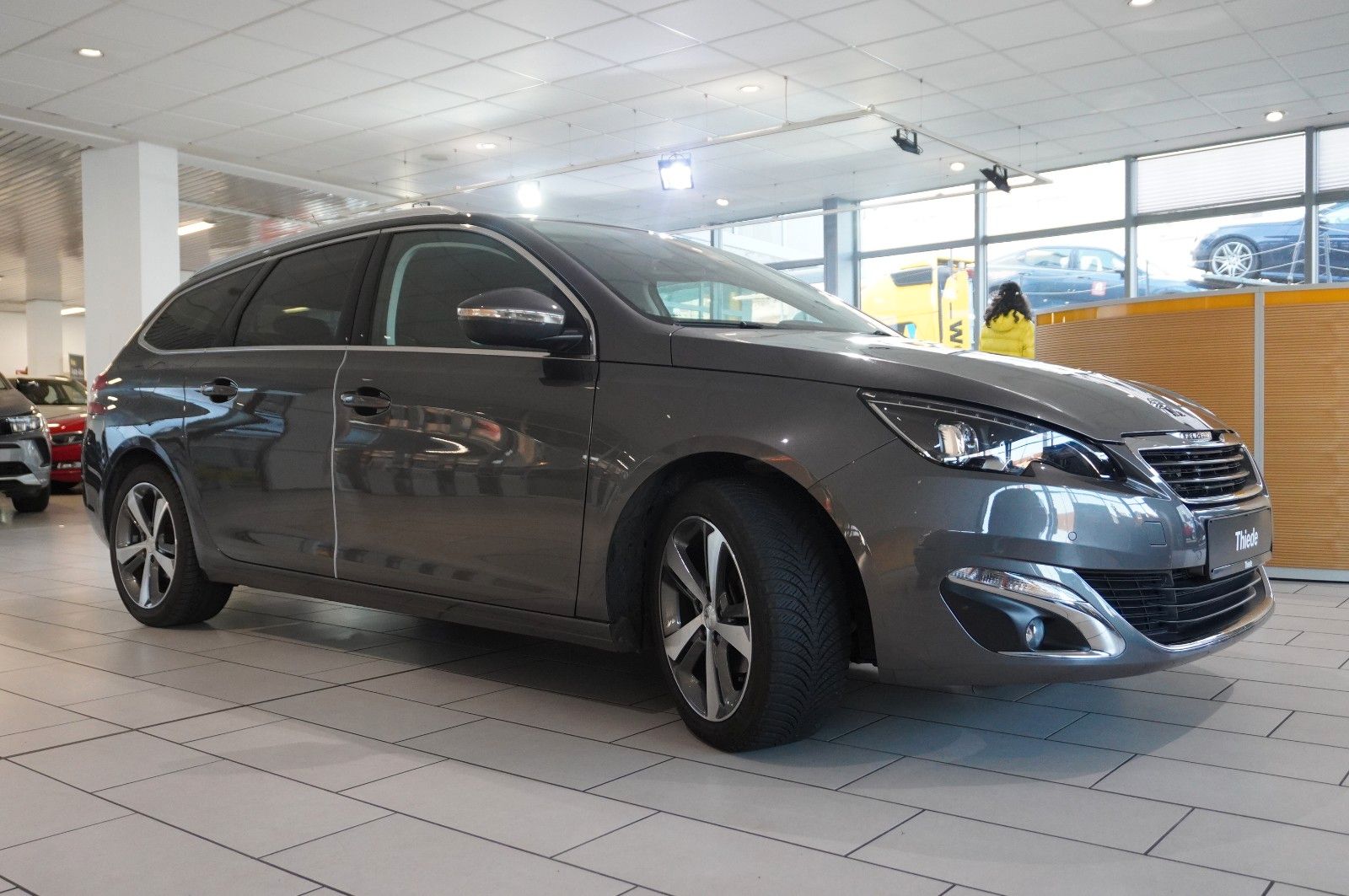 Fahrzeugabbildung Peugeot 308 SW 1.2T ALLURE NAVI/LED/KAMERA/SHZ/SPORT/AHK