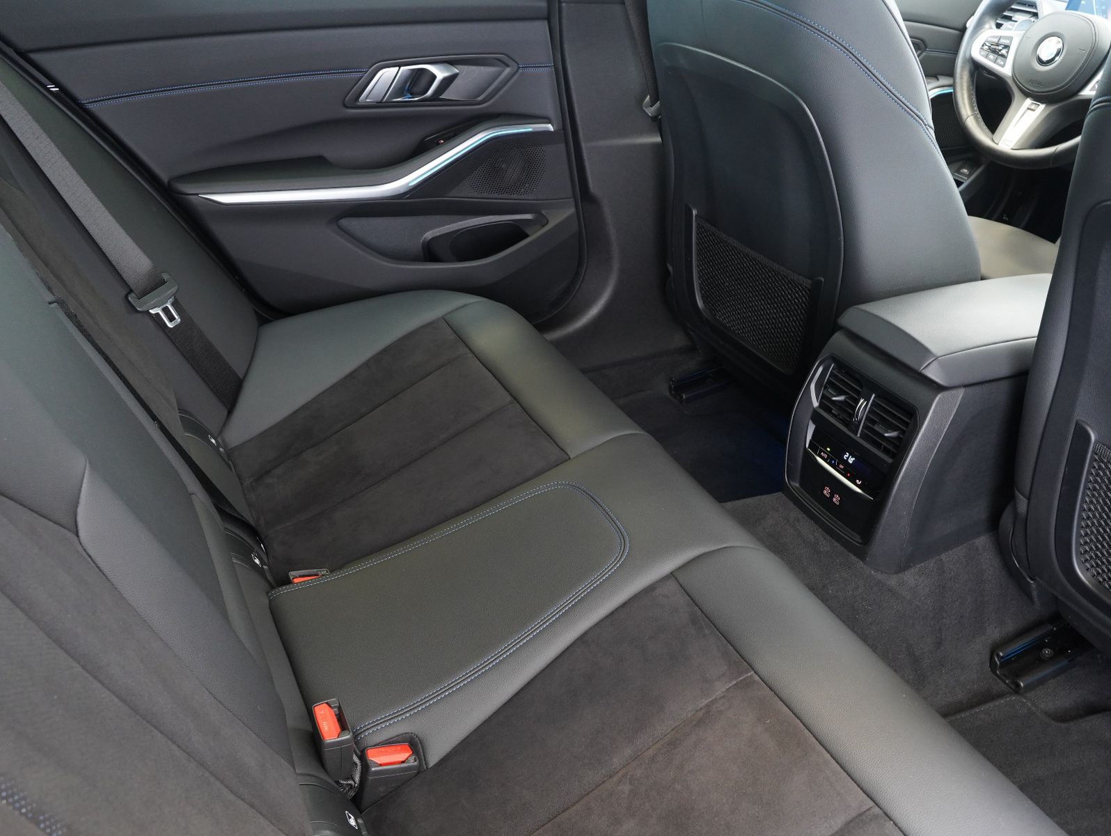 Fahrzeugabbildung BMW 320 d xDrive Touring M Sport LED/DAB/CARPLAY/ACC