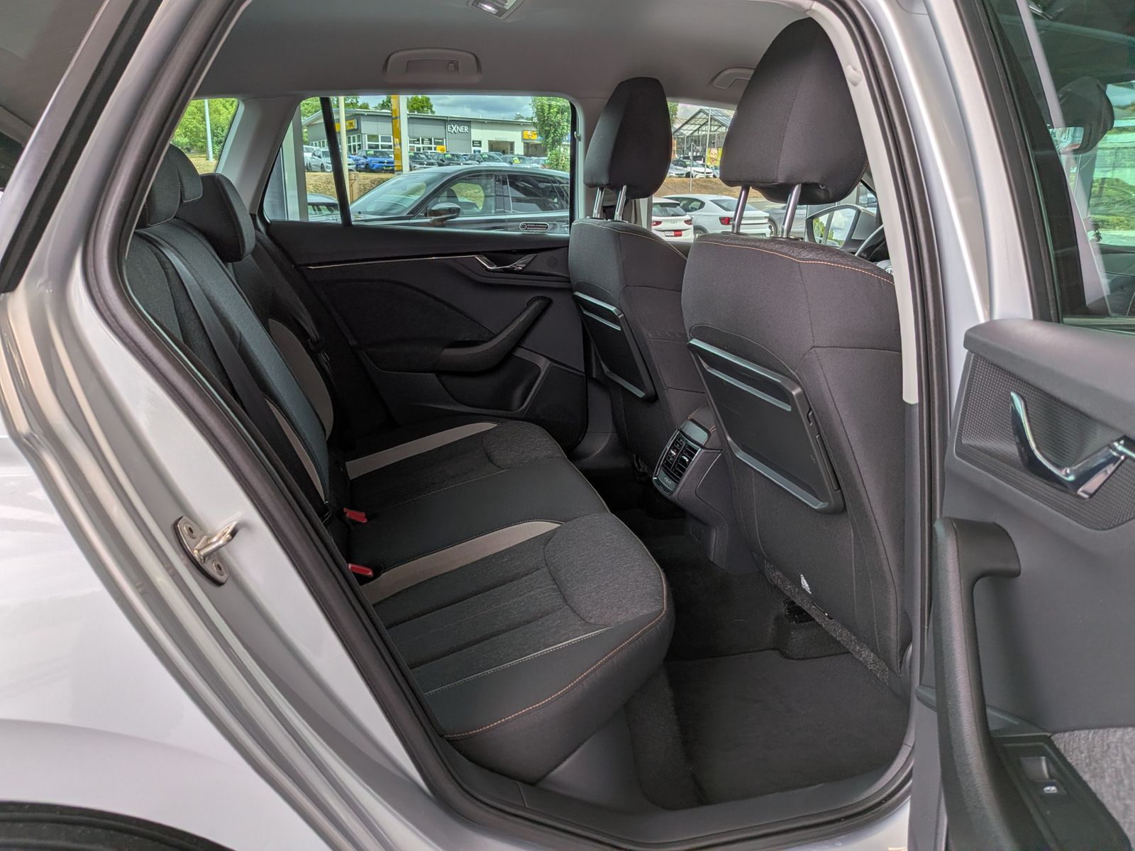 Fahrzeugabbildung SKODA Kamiq 1.6 TDI Style ad-LED PDC SHz Tempomat 18"