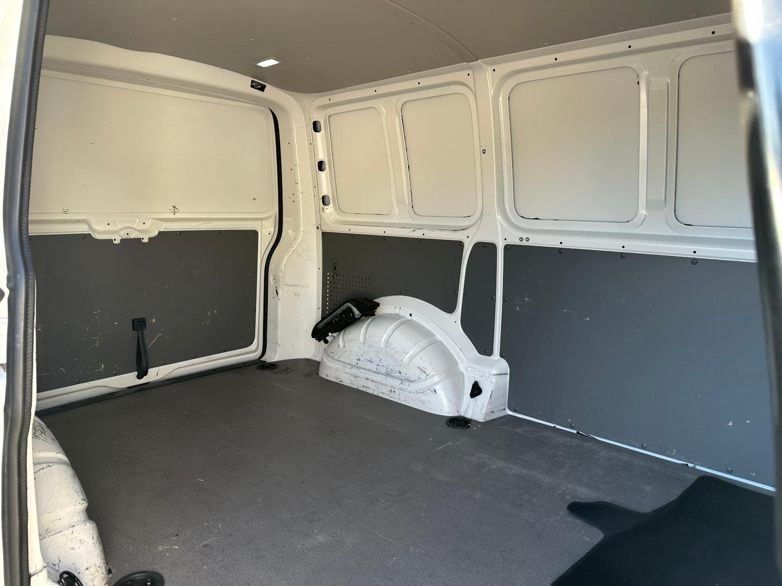 Volkswagen T6.1 Transporter DSG *4Motion* / Klima / Cam