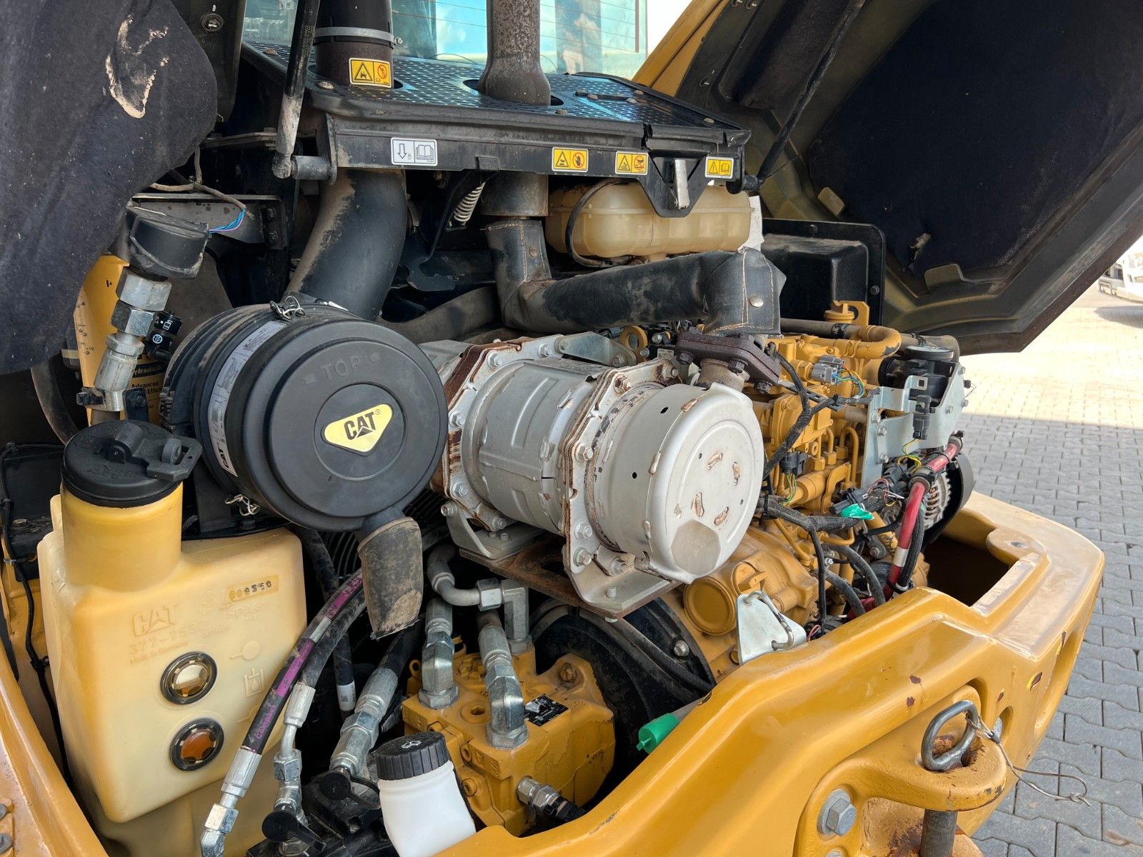 Fahrzeugabbildung CAT 908M / 2.644h / Gabel / Schaufel