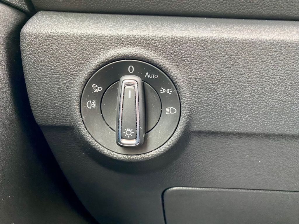 Fahrzeugabbildung Volkswagen T-Roc Cabriolet 1.5 DSG R-Line AAC GJR AHK NAVI