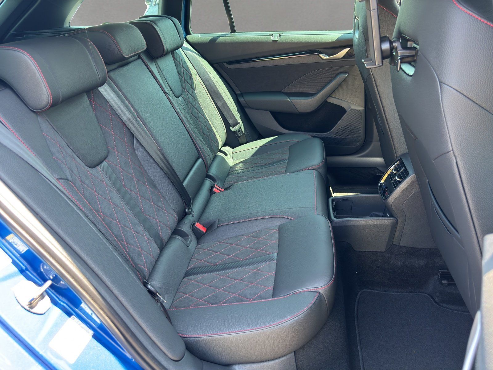 Fahrzeugabbildung SKODA Octavia Combi RS 2,0 TSI 195 kW DSG