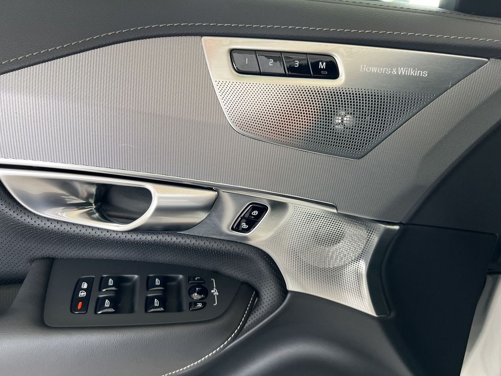 Volvo XC90 T8 Plus Bright Recharge AWD FourC AHK B&W