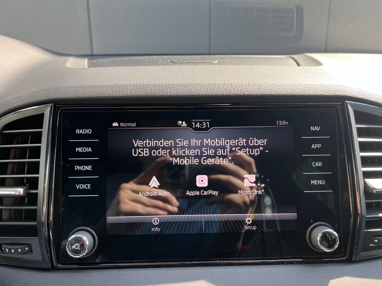 Fahrzeugabbildung SKODA Karoq Sportline 2.0 TDI DSG 4x4 "AHK, Matrix-LED