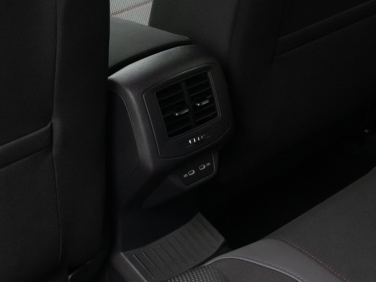 Fahrzeugabbildung Volkswagen T-Roc Sport ACC PDC HIFI Alarm FahrAssist DAB WR