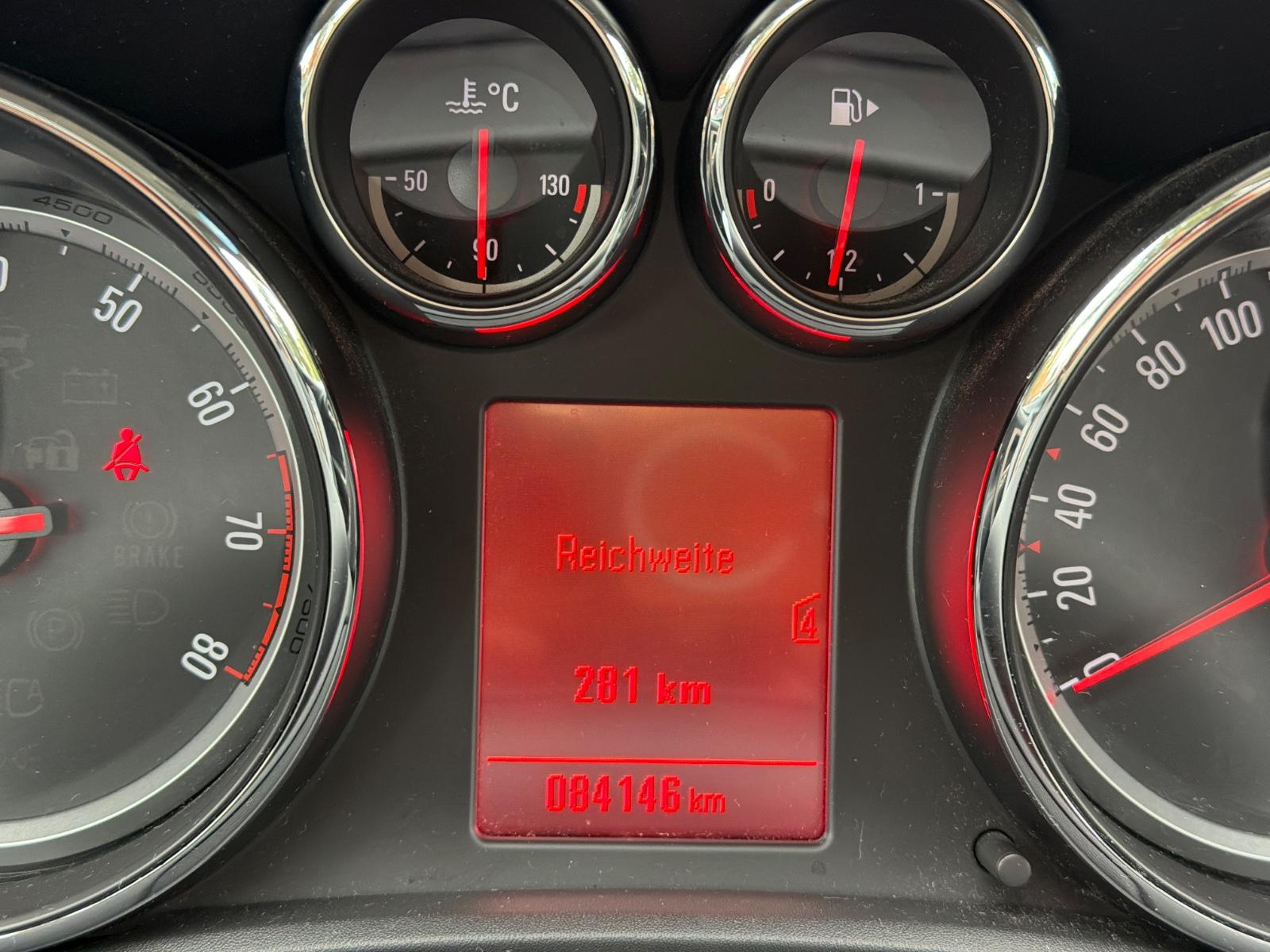 Opel Astra 2012 — photo 16