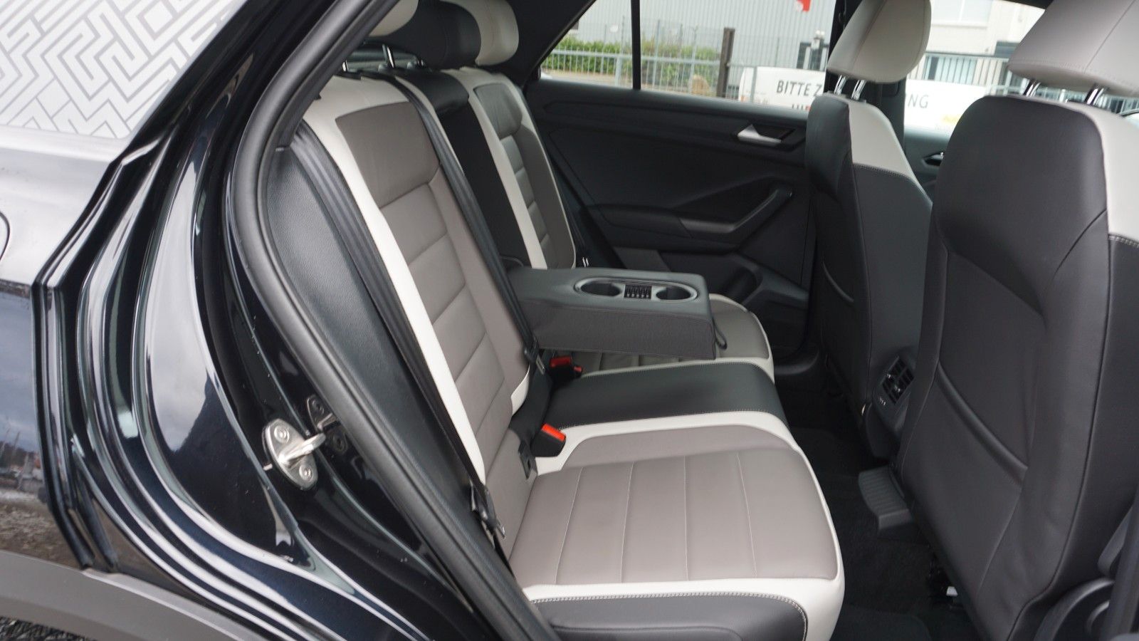 Fahrzeugabbildung Volkswagen T-Roc Style, Leder, Kamera, Black Edition, LED