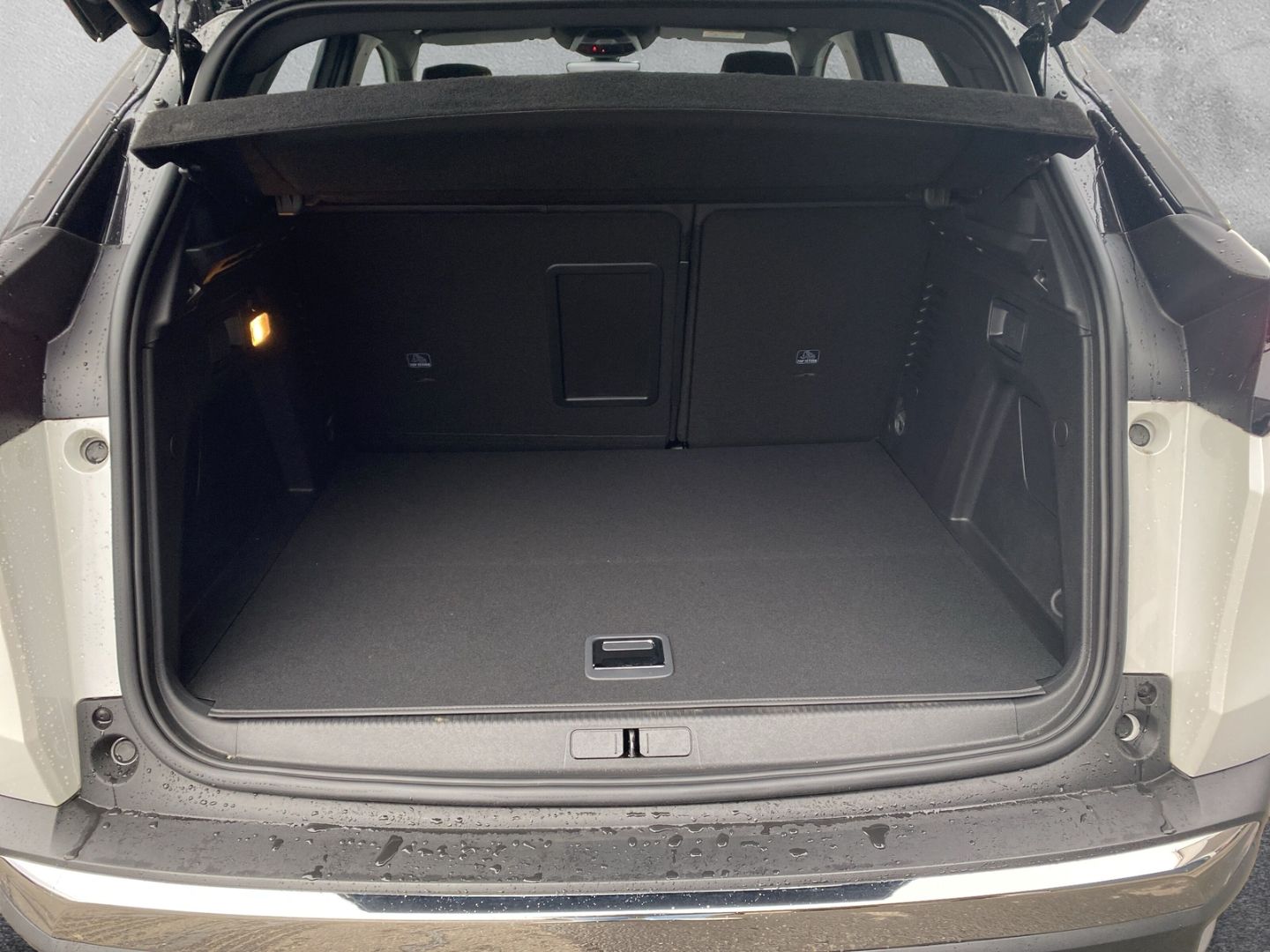 Fahrzeugabbildung Peugeot 3008 Hybrid4 300 GT 1.6 Plug-In EU6d