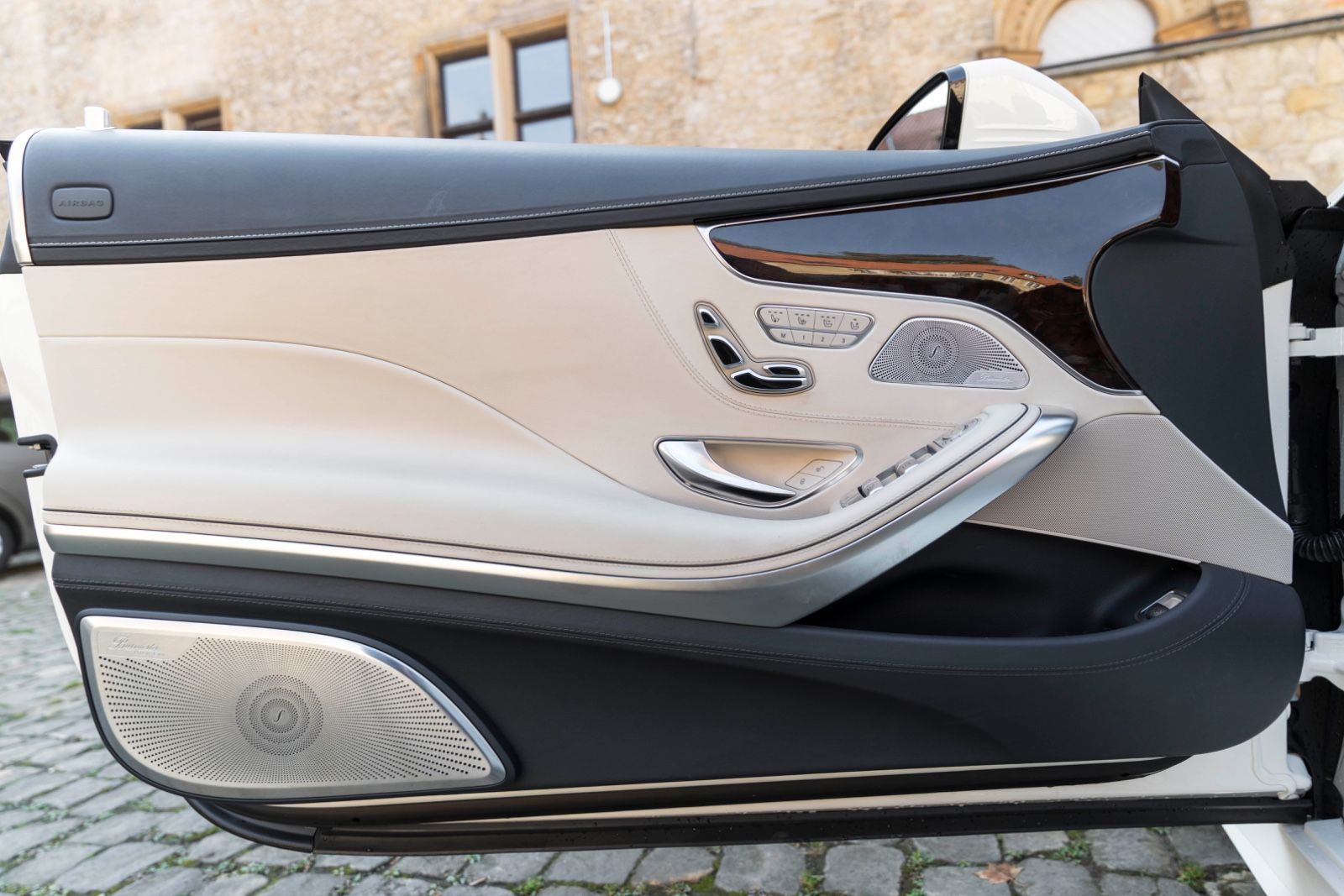 Fahrzeugabbildung Mercedes-Benz S 560 Cabriolet BURMESTER HUD 360° ACC LUFT TOTW