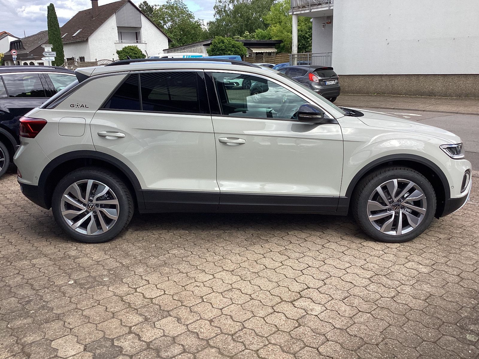 Fahrzeugabbildung Volkswagen T-Roc Goal 1.0 TSI LED  ACC