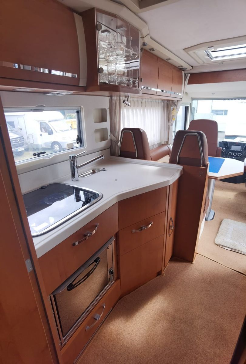 Fahrzeugabbildung Phoenix Maxi-Liner 8000 L