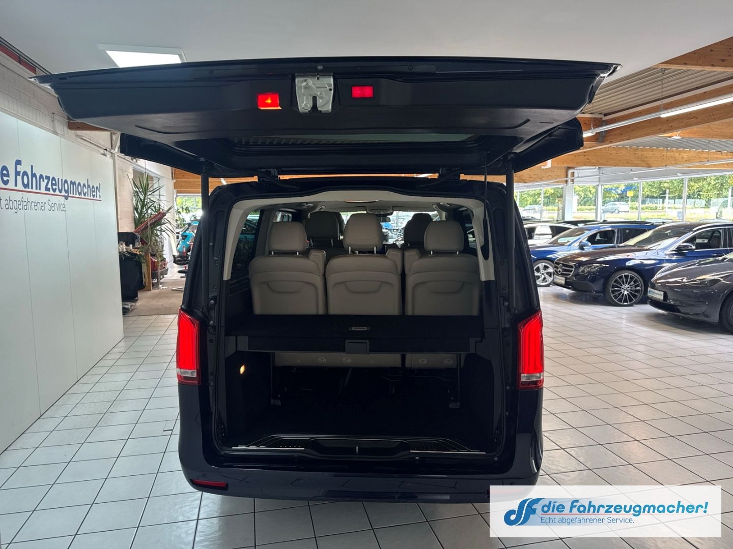 Fahrzeugabbildung Mercedes-Benz V 220 -klasse AVANTGARDE EDITION 4MATIC lang Led