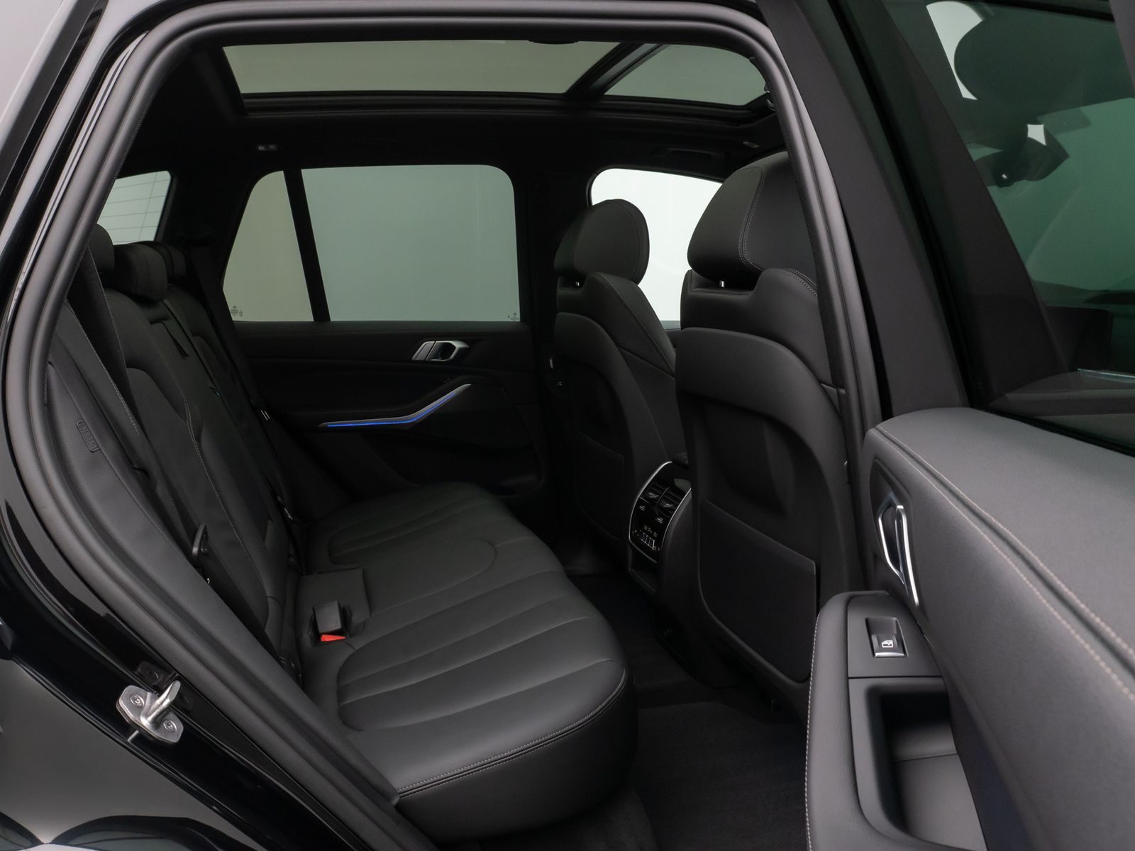 Fahrzeugabbildung BMW X5 xD30d M Sport Panorama Kamera HUD DAB HiFi