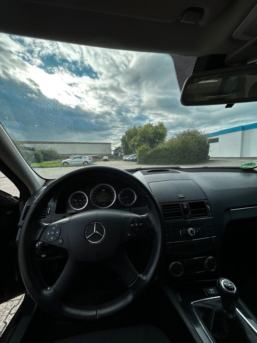 Mercedes-Benz C200 2009 — двигун 136 HP (100kW)
