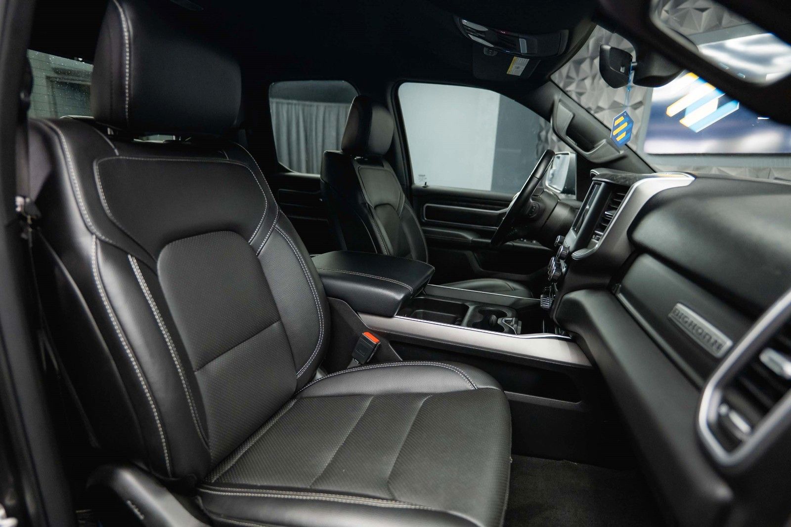 Fahrzeugabbildung Dodge RAM 5.7 V8 HEMI 4x4 Night Limited Longbed 19%