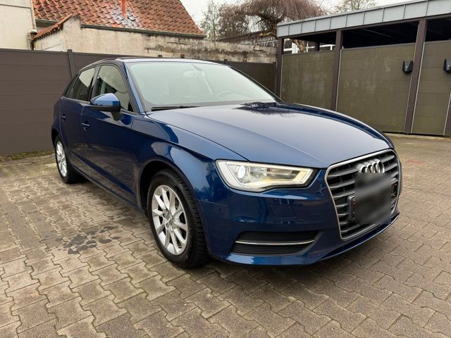 Audi A3 Sportback 1.6TDI 1.Hand/Xenon/PDC