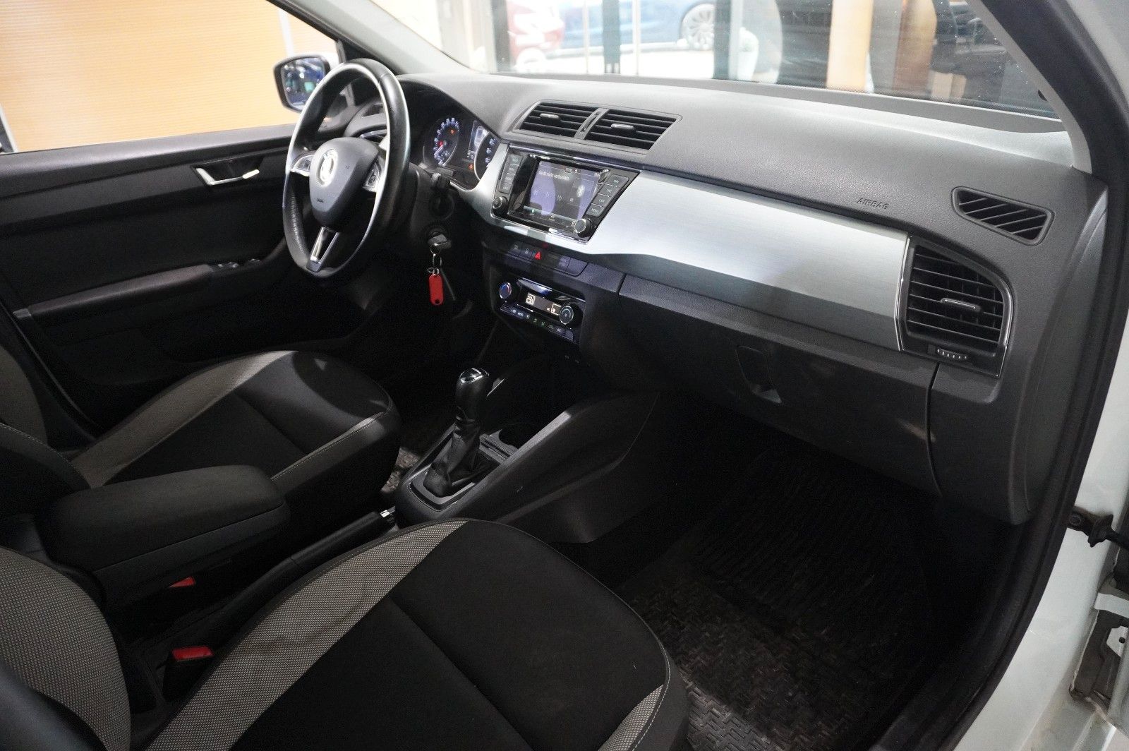 Fahrzeugabbildung SKODA Fabia Combi 1.4 TDI AMBITION DSG NAVI/LED/PDC
