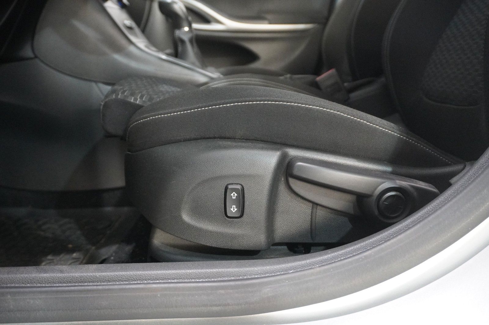 Fahrzeugabbildung Opel Astra K ST 1.0 BUSINESS NAVI/LED/SHZ/TEMP./SPORT