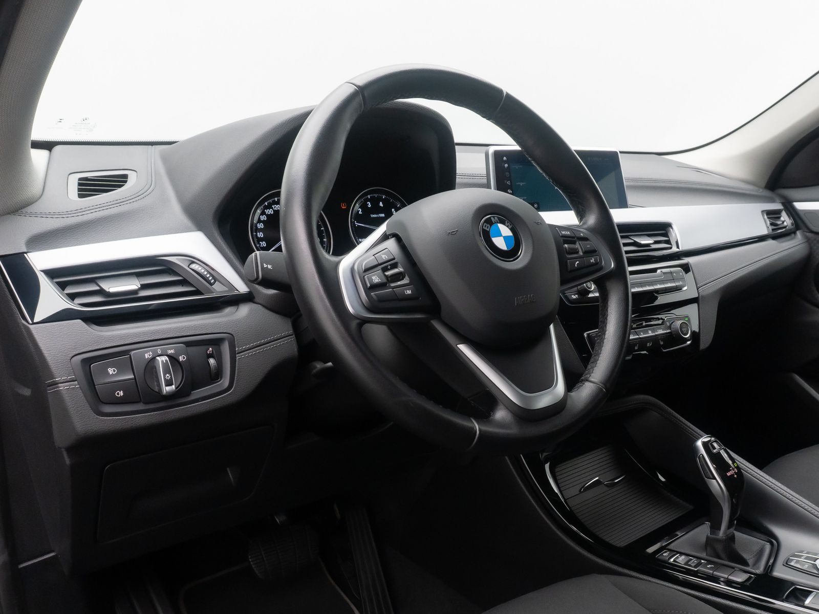 Fahrzeugabbildung BMW X2 sD18i GeschwindigReg ParkAss DAB Navi Lordos