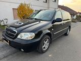 Kia Carnival - Kia Carnival aus 2006 mit Diesel-Antrieb