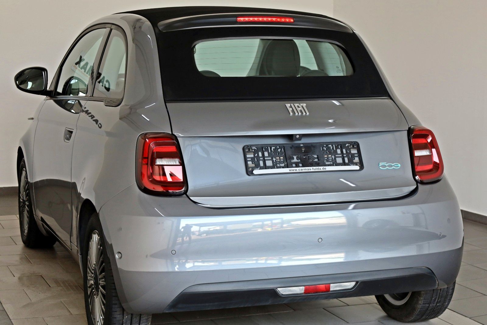 Fahrzeugabbildung Fiat 500e Icon Navi,Kamera,Panorama,8 fach bereift