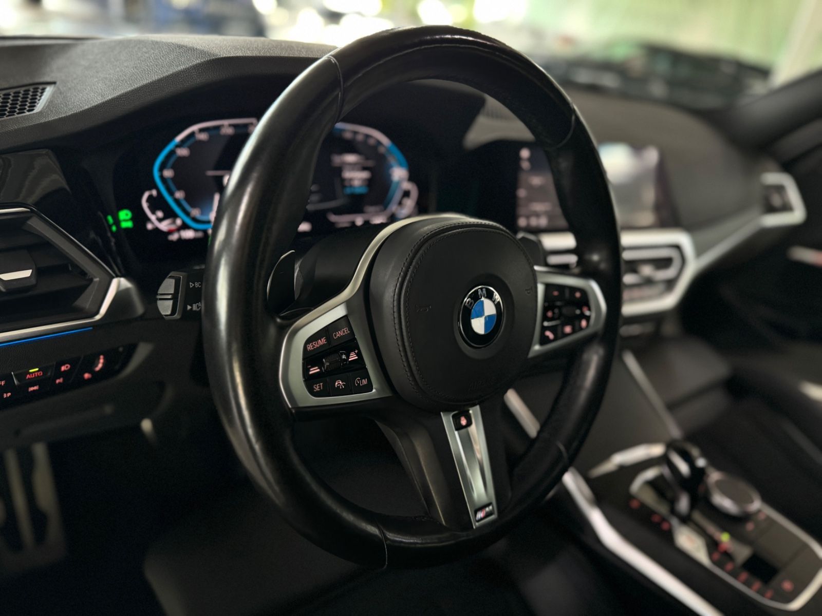 Fahrzeugabbildung BMW 330e M Sport Laser HUD DAB Kamera Panorama HiFi