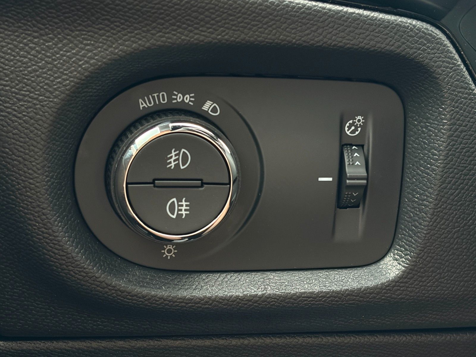 Fahrzeugabbildung Opel Corsa F GS 1.2 Turbo CarPlay Temp. CAM LHZ SHZ