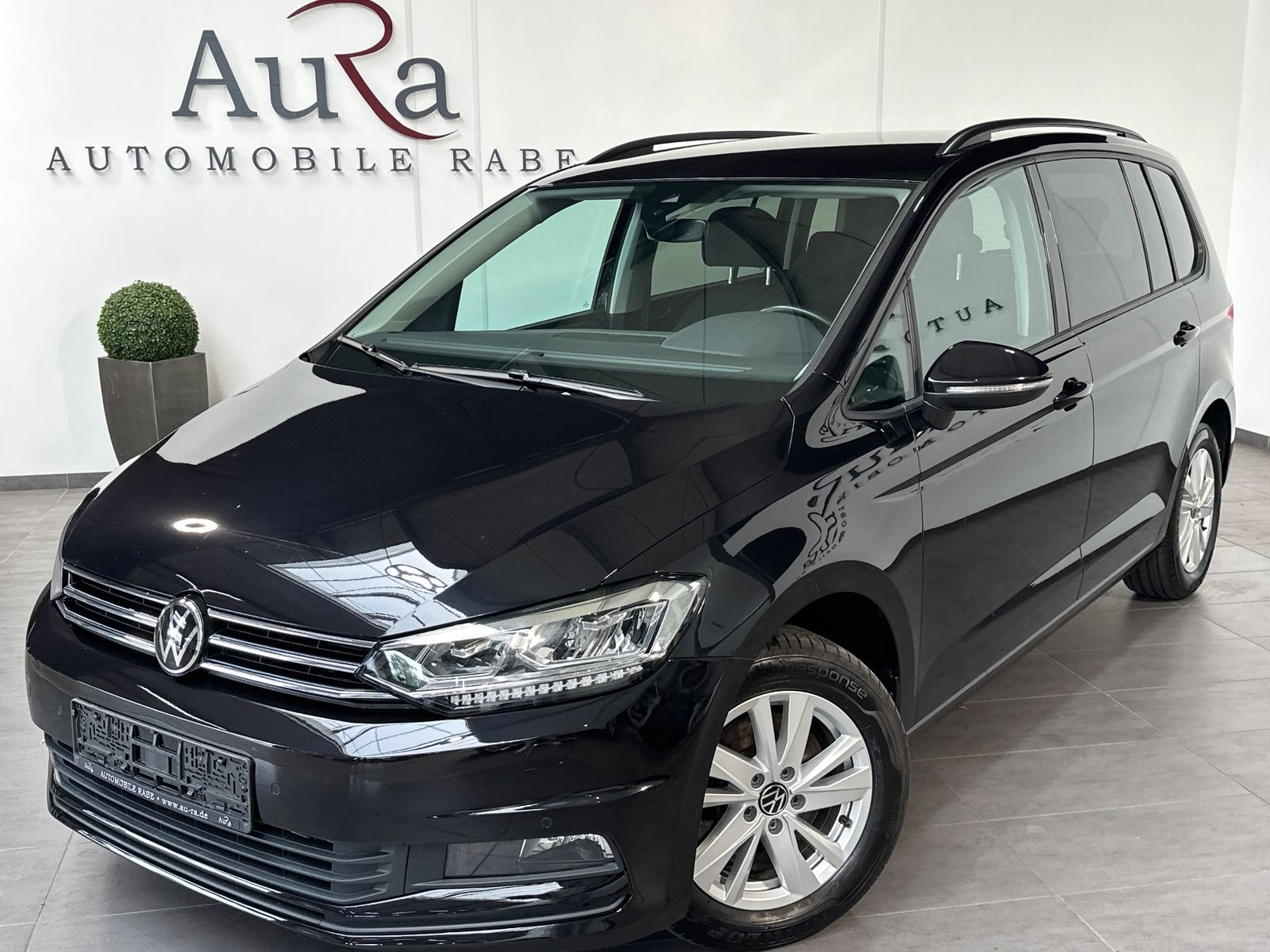 Fahrzeugabbildung Volkswagen Touran 2.0 TDI DSG Comfortline NAV+ACC+KAMERA+PP