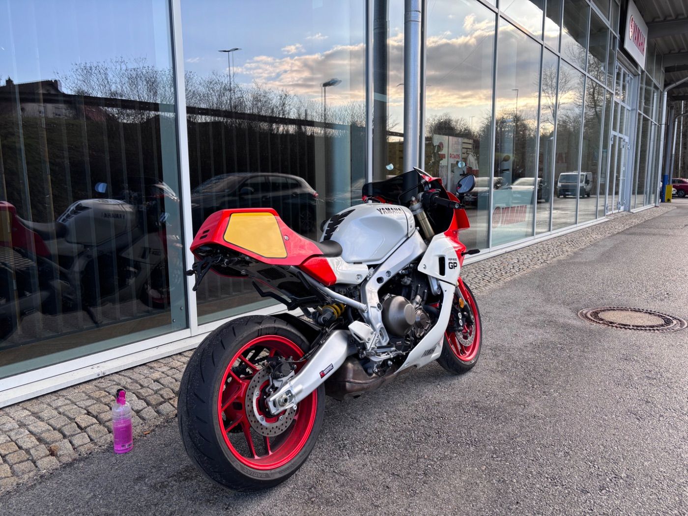 Fahrzeugabbildung Yamaha XSR 900 GP, Kurzer Kennzeichenhalter,