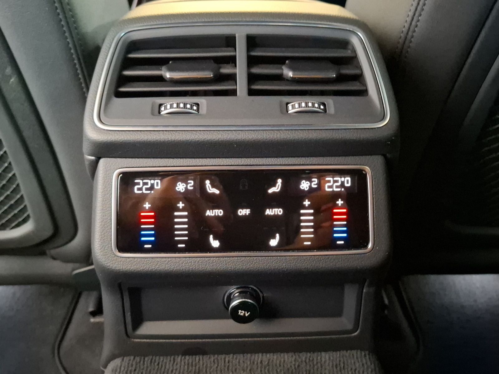 Fahrzeugabbildung Audi A6 Avant 40 TDI quattro sport LED Navi ACC AHK R