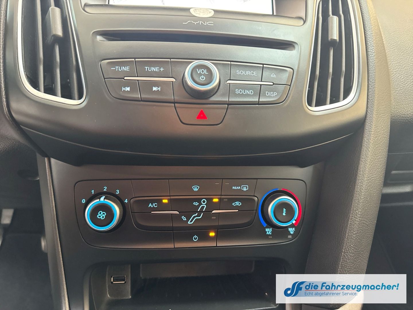 Fahrzeugabbildung Ford Focus Turnier Business 1.5 TDCi Navi Apple CarPl