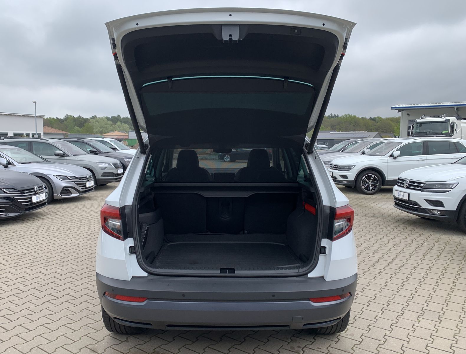 Fahrzeugabbildung SKODA Karoq 2.0 TDI*4x4*Alcantara*AHK*STHZ*CANTON*Cam*